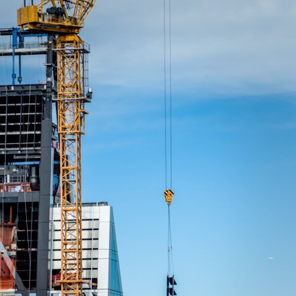 luffing tower crane